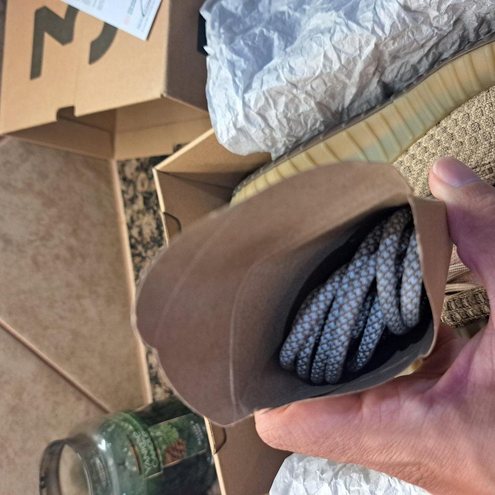 Adidas Yeezy Boost 350 V2 in Beige and Orange - Picture 9 of 9